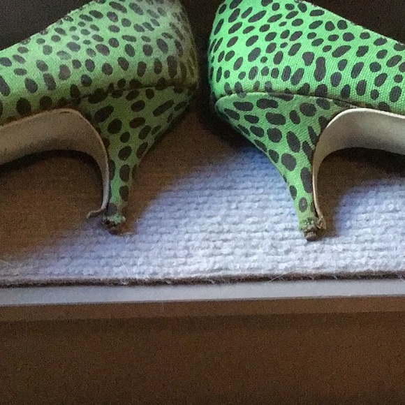 Kelly green leopard print pumps - Picture 4 of 8